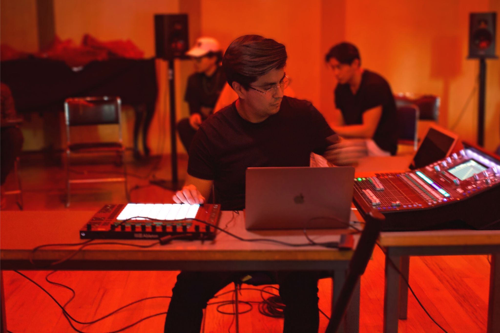 Elliot Hernández artista